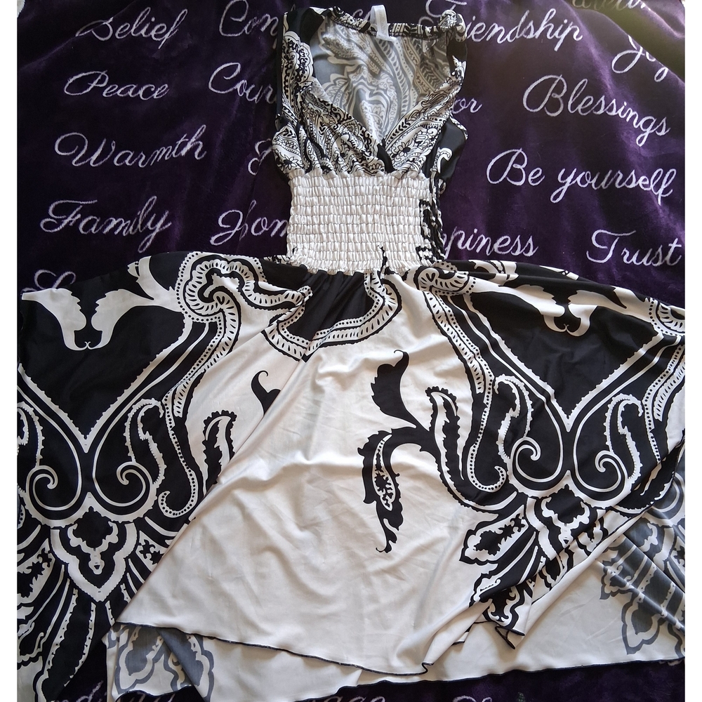 Vintage Black and White Paisley Maxi Dress - Picture 8 of 8